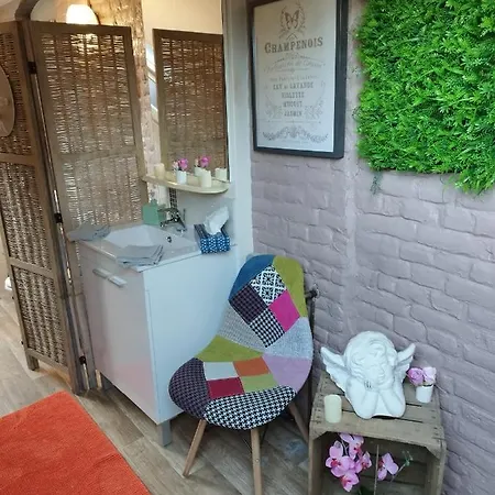 Oui Madame Bed & Breakfast Berzee